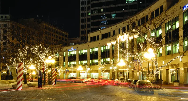 Figure 9.6 Anthem Inc. (formerly WellPoint, Inc.), headquartered in Indianapolis, Indiana, is one of the largest health care vendors in the nation, with more than fifty thousand employees and nearly $2.5 billion in net revenue in fiscal year 2016. (credit: modification of “Company headquarters on Monument Circle in Indianapolis” by Serge Melki/Wikimedia Commons, CC BY 2.0)